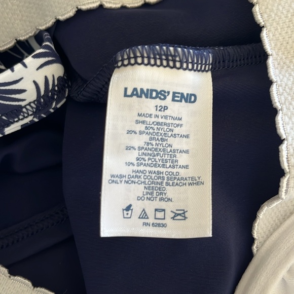 LANDS END SIZE 12P NAVY TANKINI. VERY FLATTERING - Picture 3 of 4